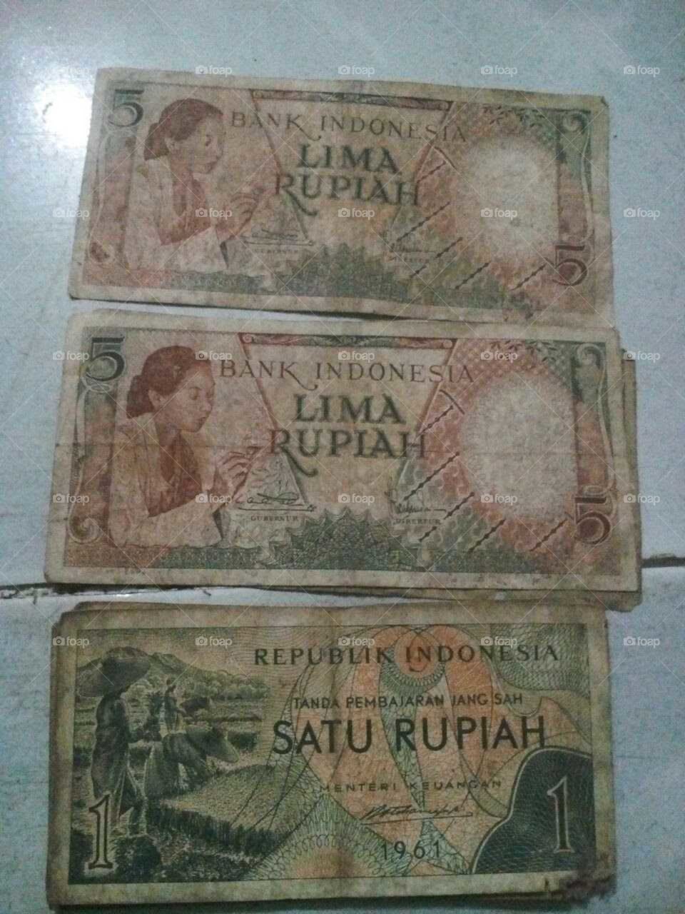 ancient Indonesian currency (ancient money) 5 rupiah and 1 rupiah