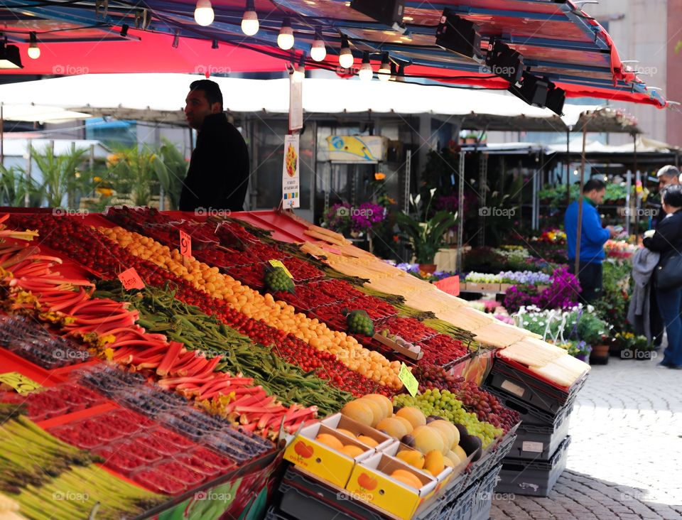 Fruit market . Fruit market