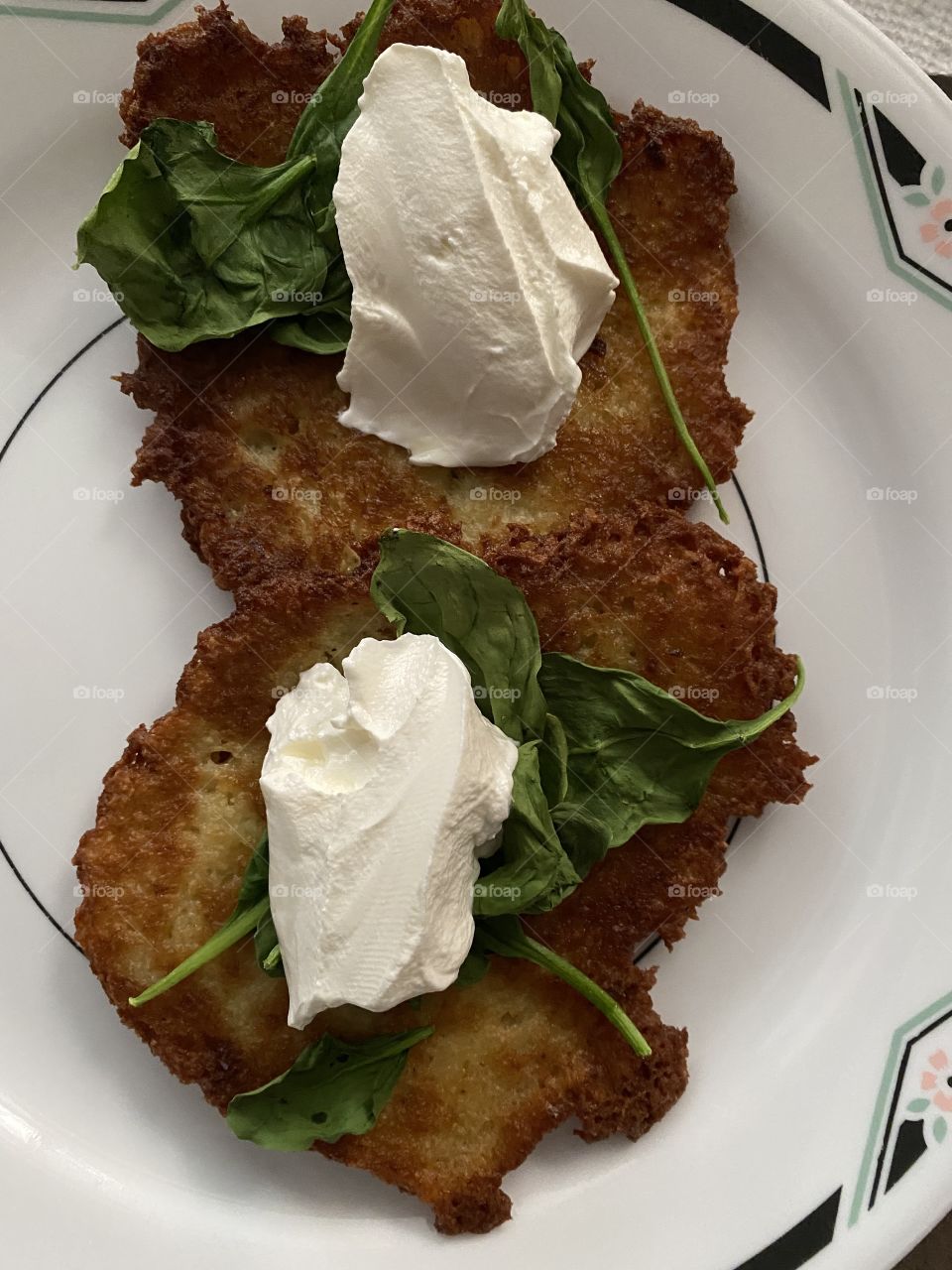 Potato pancakes with spinach and sour cream 