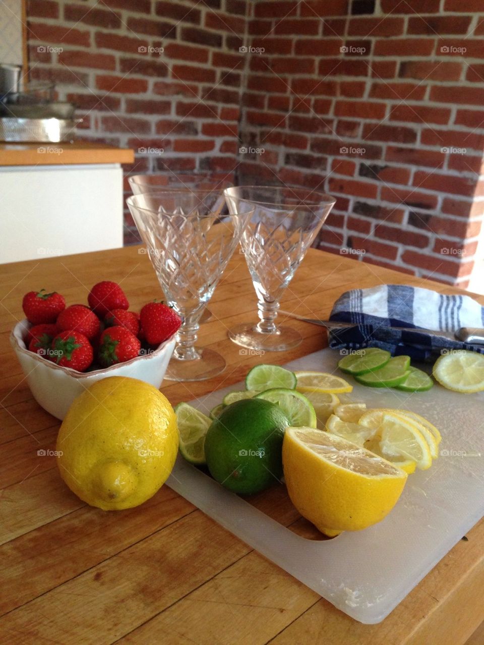Making strawberry daiquiri cocktail