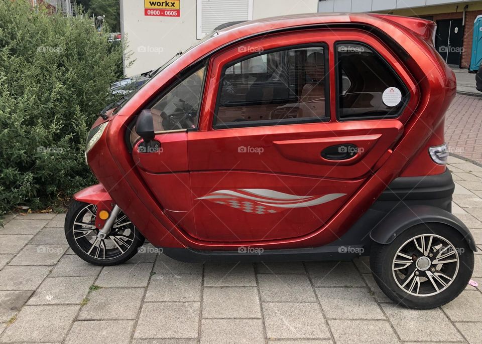 Amsterdā. Red car.