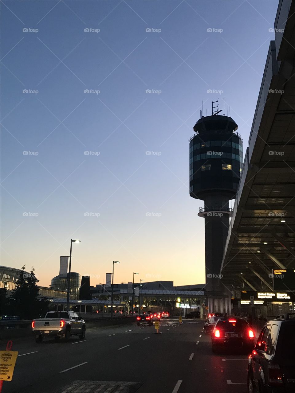 Nothing beats being at the airport before the world wakes up #travel #airport #yvr #readyforvacation #vacation #transportation #sunrise #departures #fromthegroundup #earlyriser 