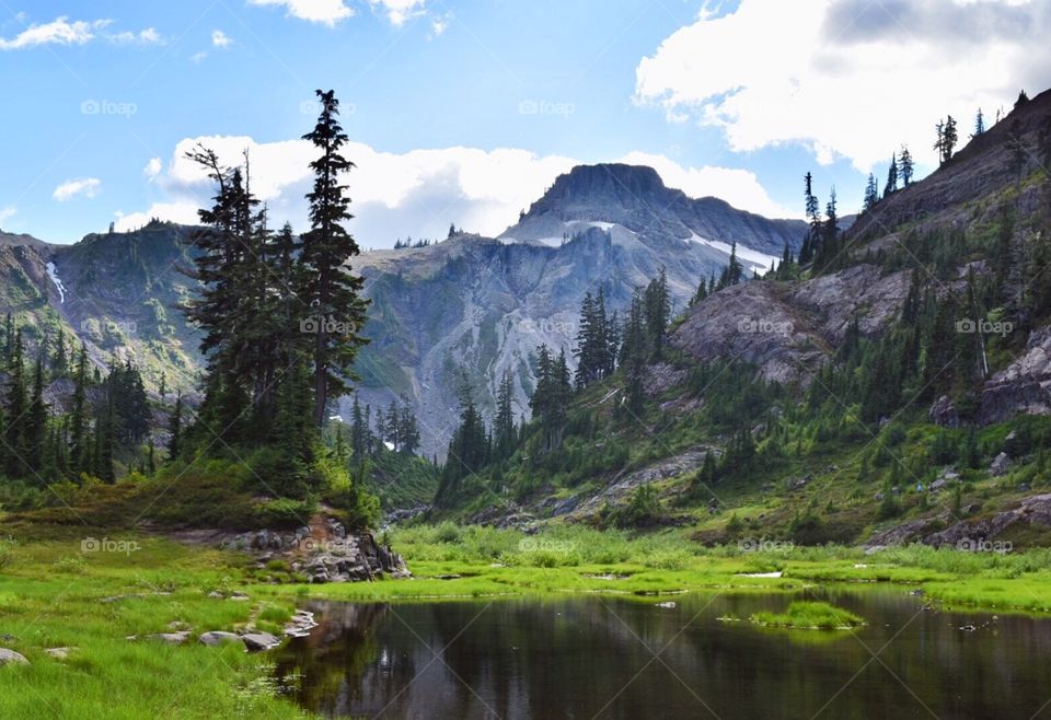 A stop along Heather Meadows, with views of Table Mountain in the distance.