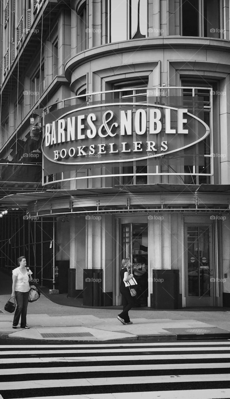 Facade of Barnes and Noble in Washington DC