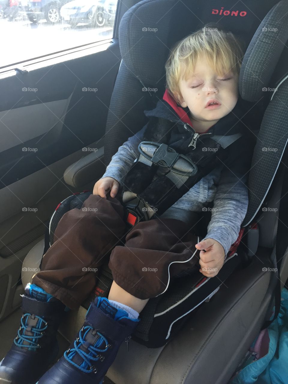 Cute boy sleeping in car