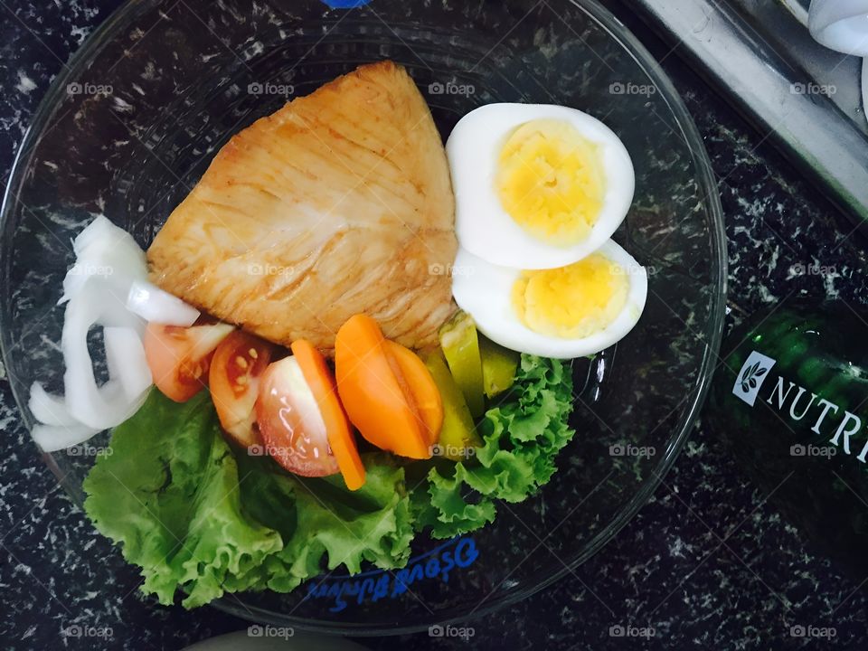 chicken brest with egg salad