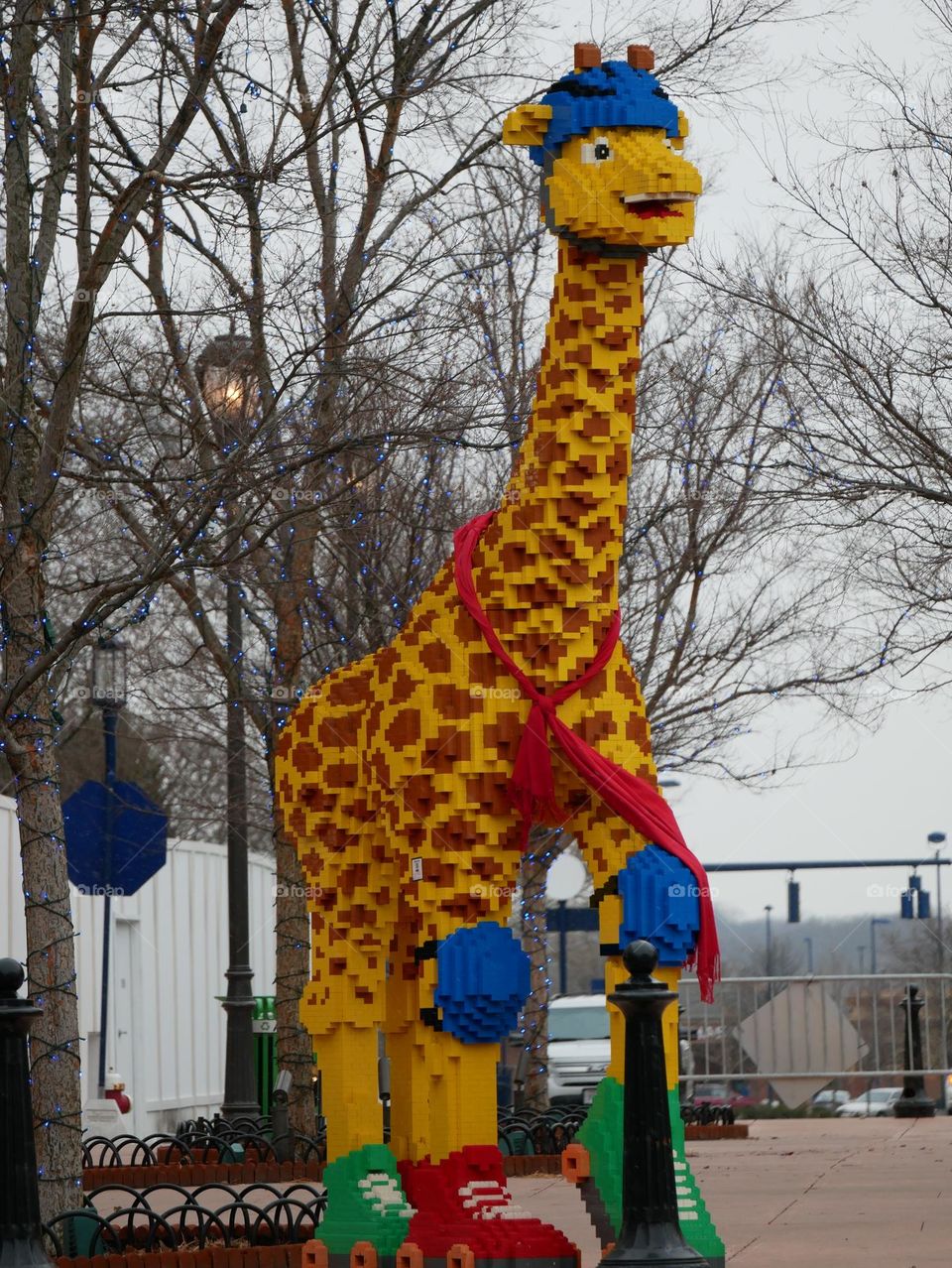 A friendly rollerskating LEGO giraffe, at the local mall. He’s got on knee pads and a scarf! 