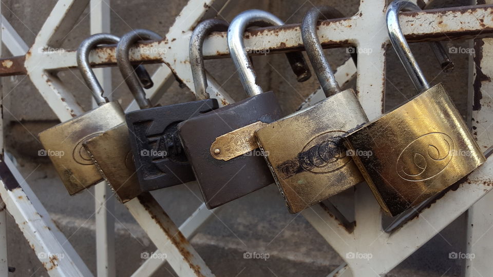six locks gate