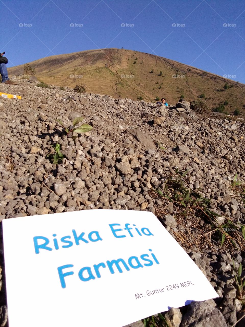 Riska Efia anak Farmasi dapat salam dari Gunung Guntur 2249 Mdpl 
Kapan Muncak Bareng...