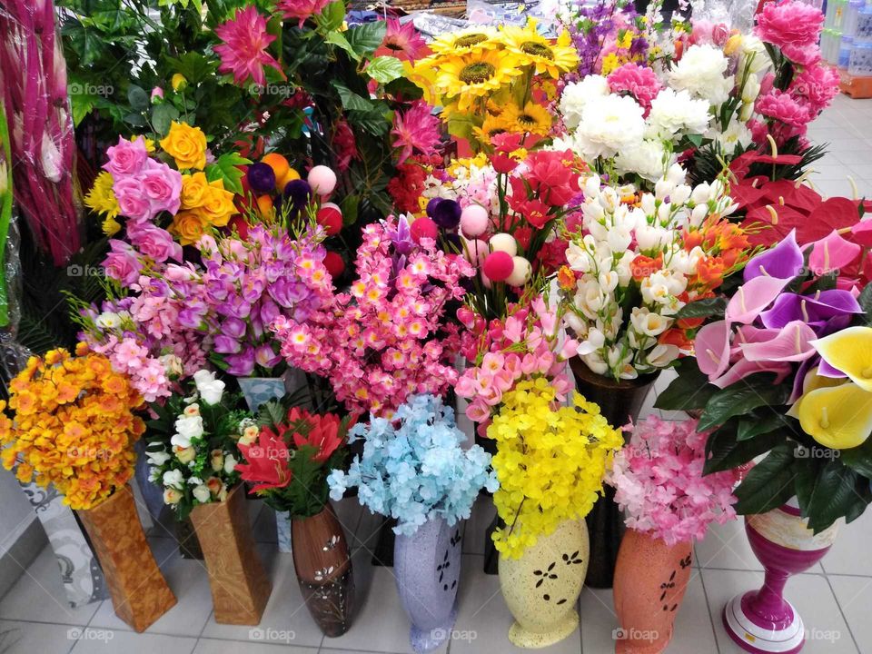 Artificial flower vases