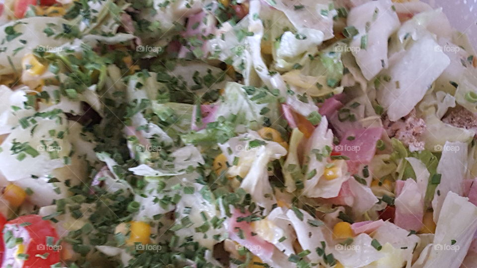 Salat mit Käse und Wurst 🌞