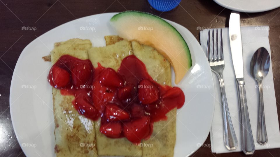 Breakfast. crepes 