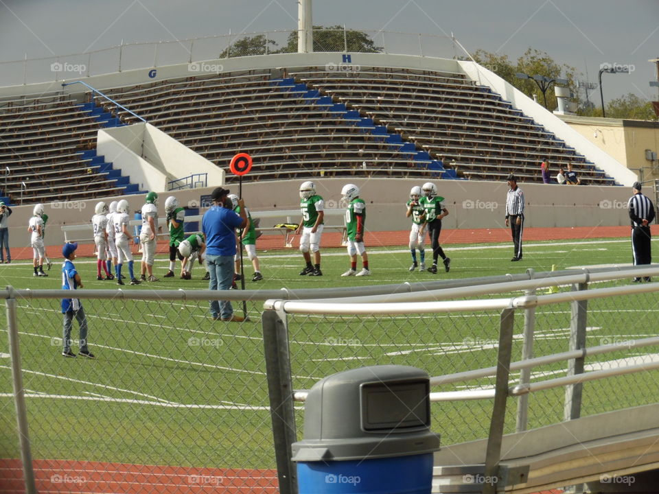 pee wee football. This is a picture I took of some local kids in a pee wee football game. 👣 🚶 🏃 🔥 💨