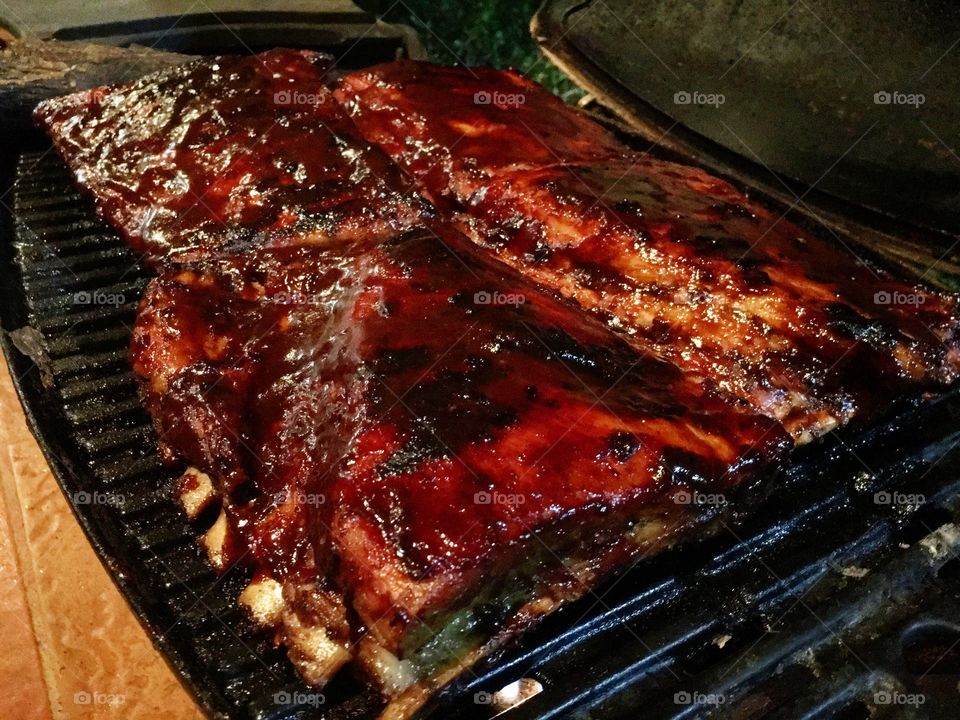 Grilling ribs