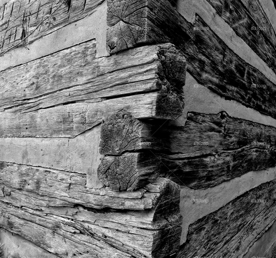 Log cabin corner