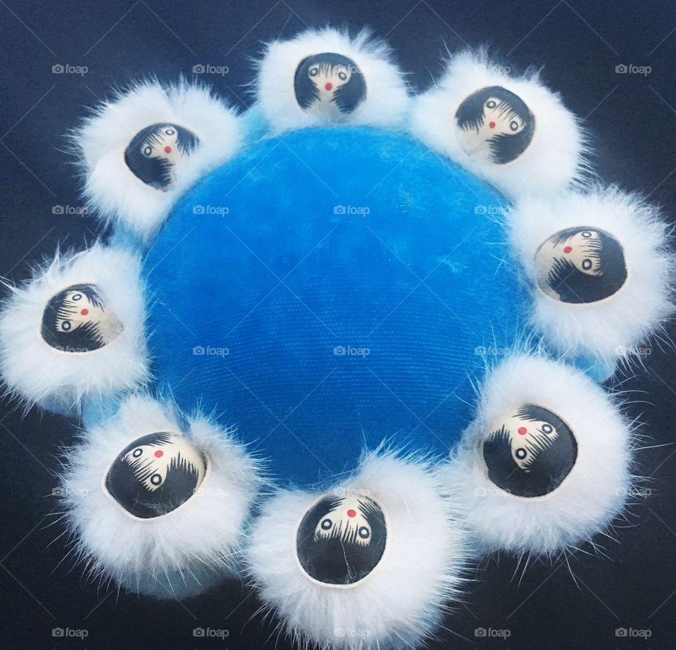 Blanket toss pin cushion 