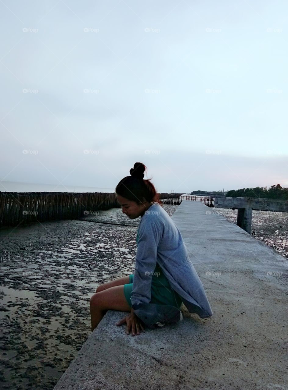 lady
sit
alone
waitting
thailand
travel
bridge
sad
cry
bamboo
sky
sea