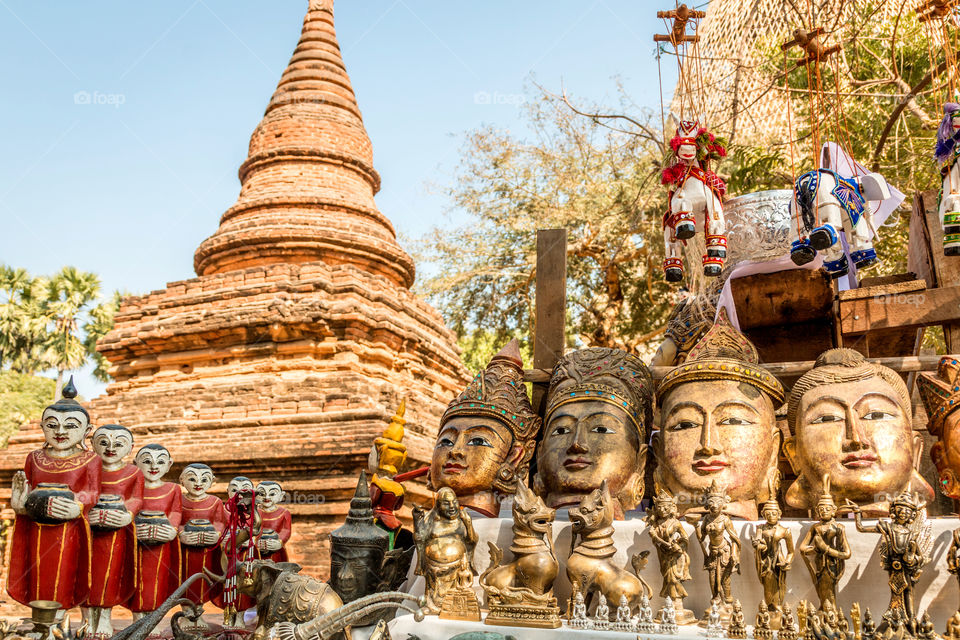The photos taken when traveling to Bagan, Myanmar, the year before last year, the small stalls in front of the pagoda sold many exquisite small items, and the pictures of the pagodas blending in with the back were full of good looks!