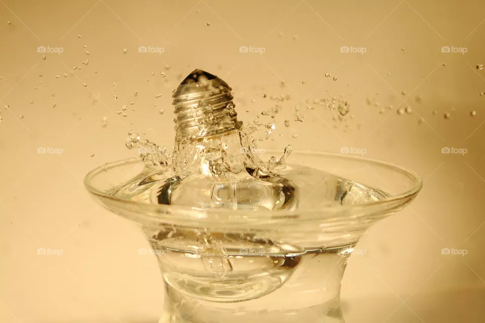 Strom im Wasser