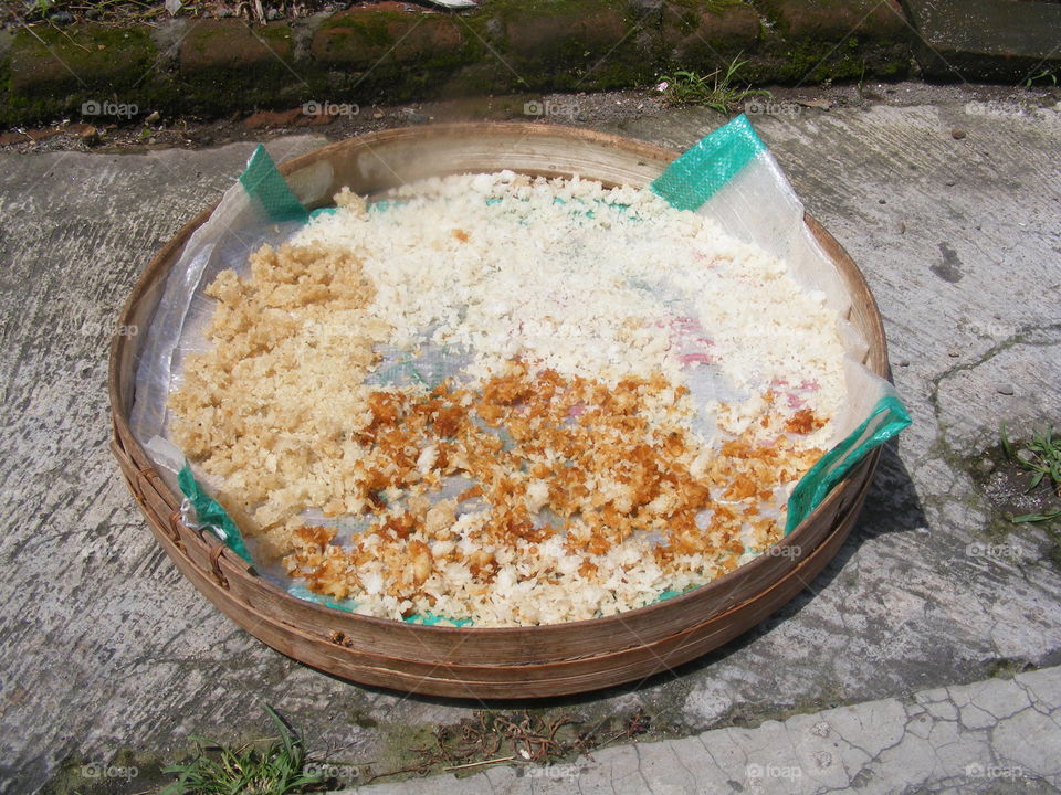 remaining rice dried in the sun (sego aking)