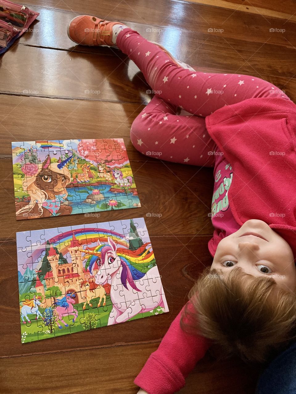 🇧🇷 Terminamos de montar os Quebra-Cabeças dos unicórnios! Que brincadeira divertida e barata…
Desenvolve a inteligência e distrai.

🇺🇸 We've finished assembling the Unicorns Puzzles!  What a fun and cheap game...