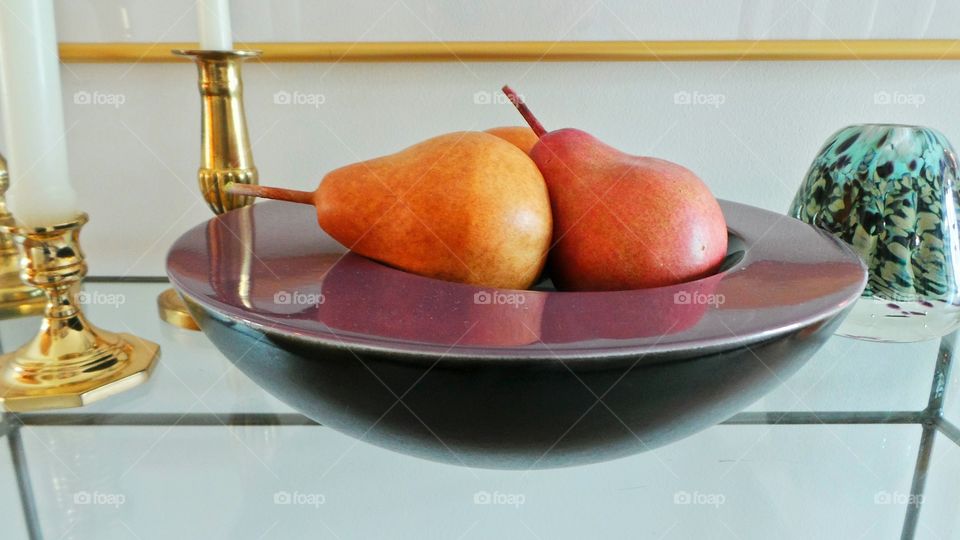 Bowl with pears