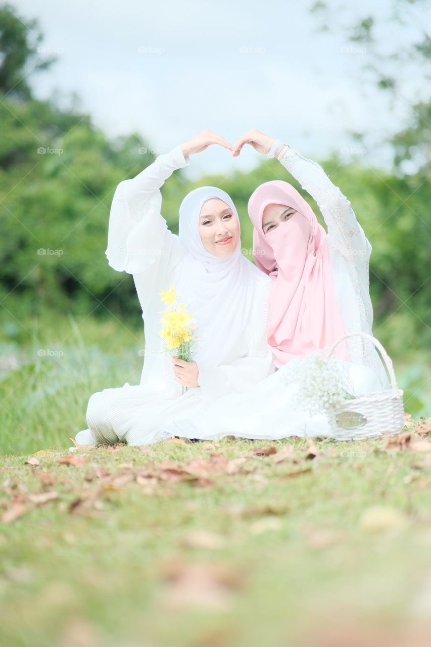 sisterhood outing for photoshoot and picnic together