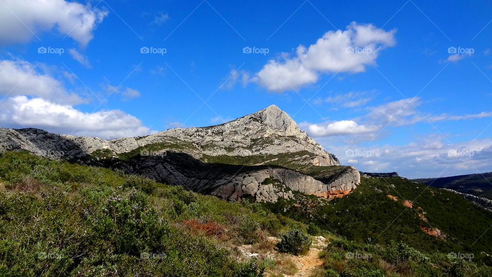 Scenic view of Montagne Sainte-Victoire