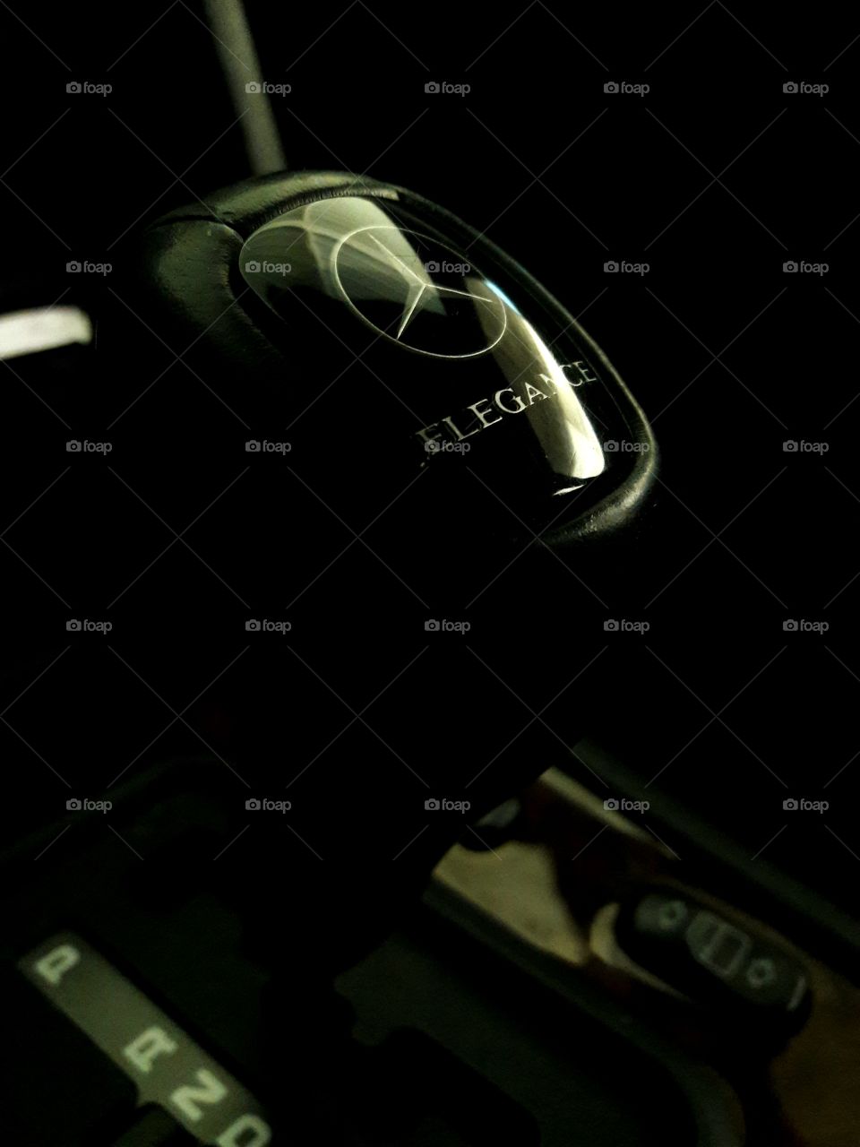 Mercedes Benz elegance shifter knob emblem logo beautiful vintage old style car nice picture dark black vehicle automobile luxury class w202 w140 w201 w124 wood panel automatic shifter lever close up