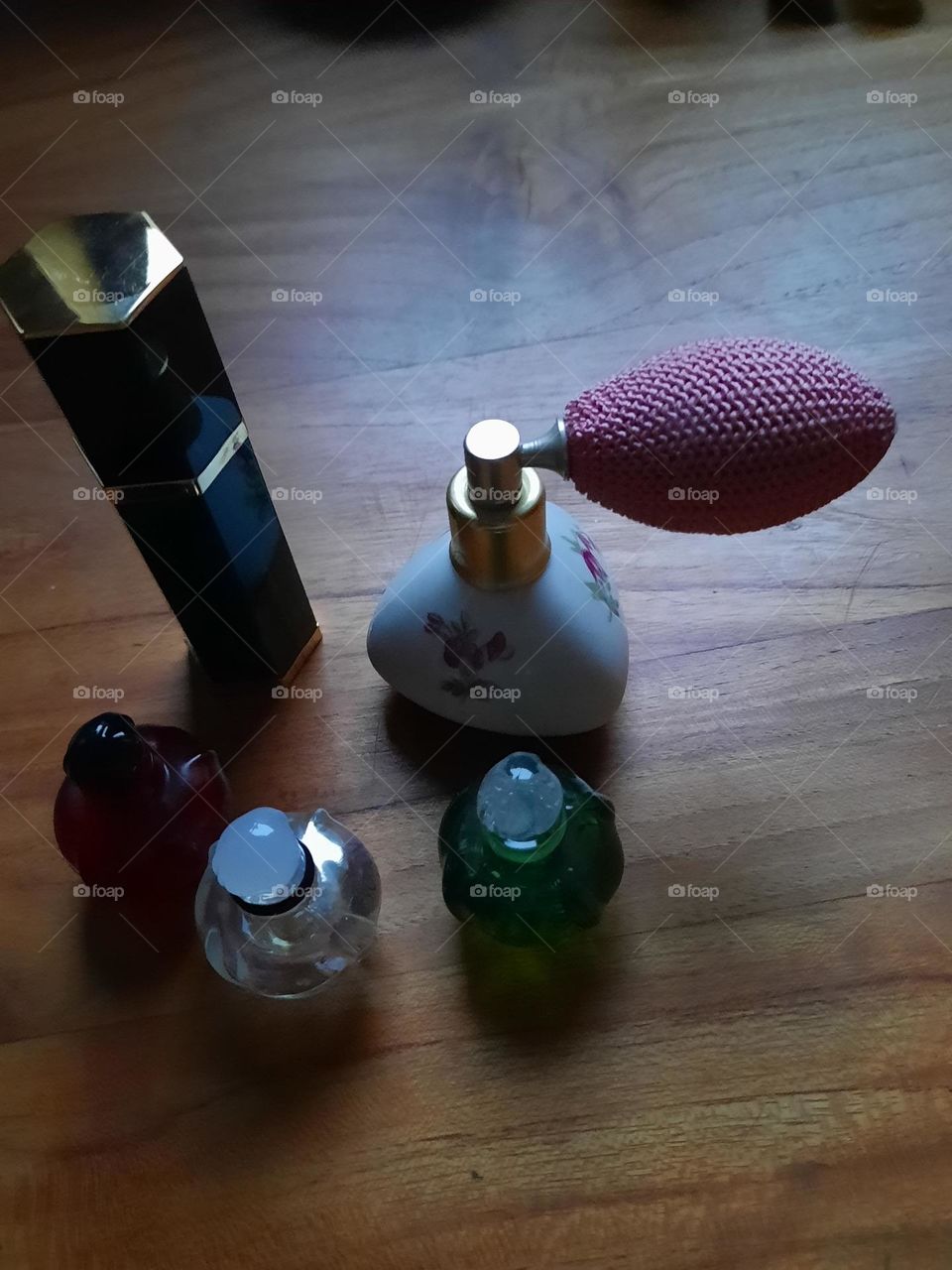 Makeup products : small bottles and perfume in a pump container