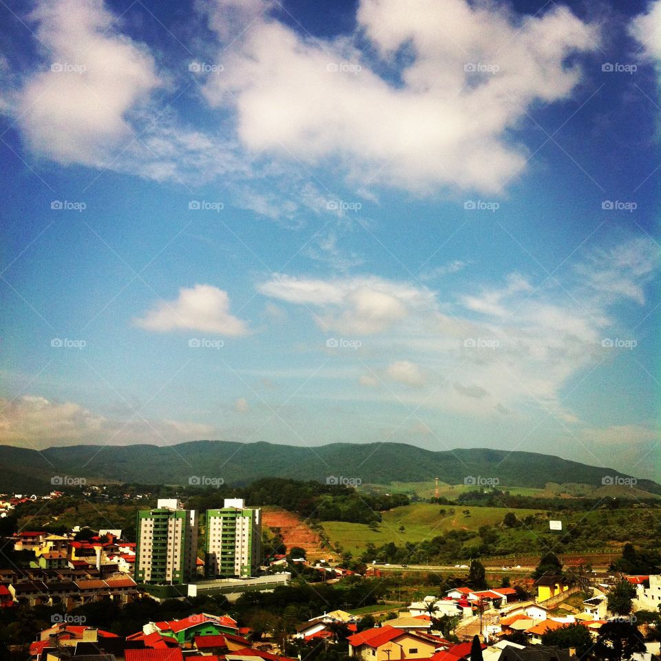 Um céu azul impecável na cidade de Jundiaí!
Inspirador. 