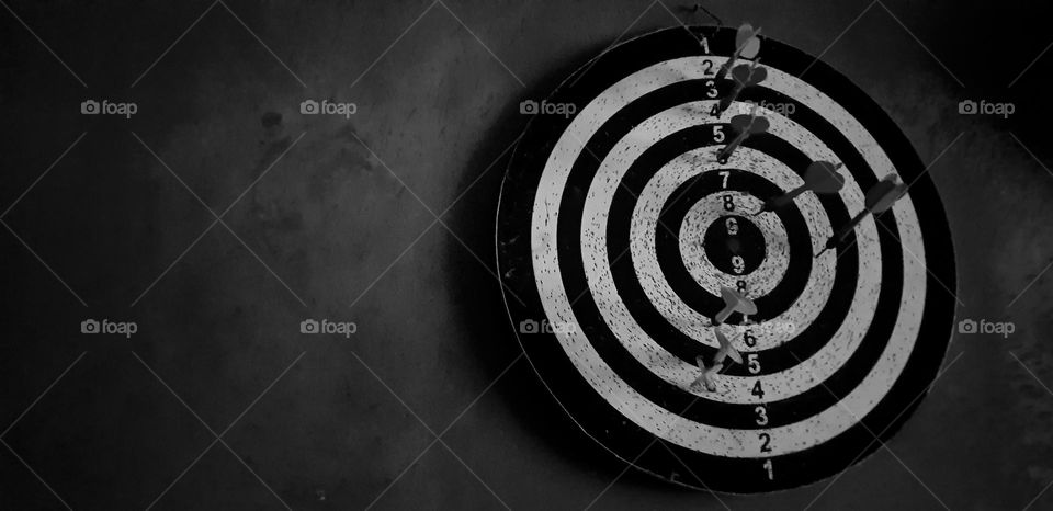 target shooting game, circles, black, yellow, circles mission, hoops, round