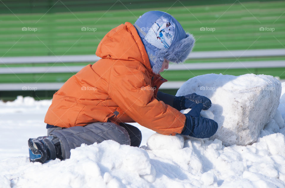 children play in the winter outdoors