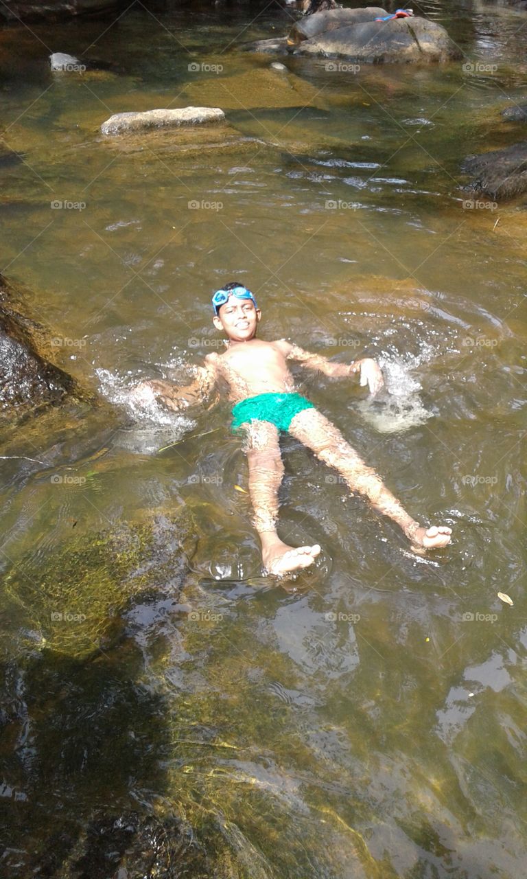 swimming the boy