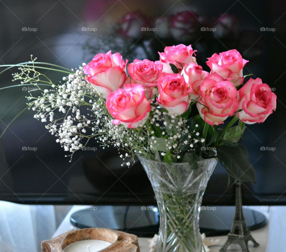 roses flowers in vase