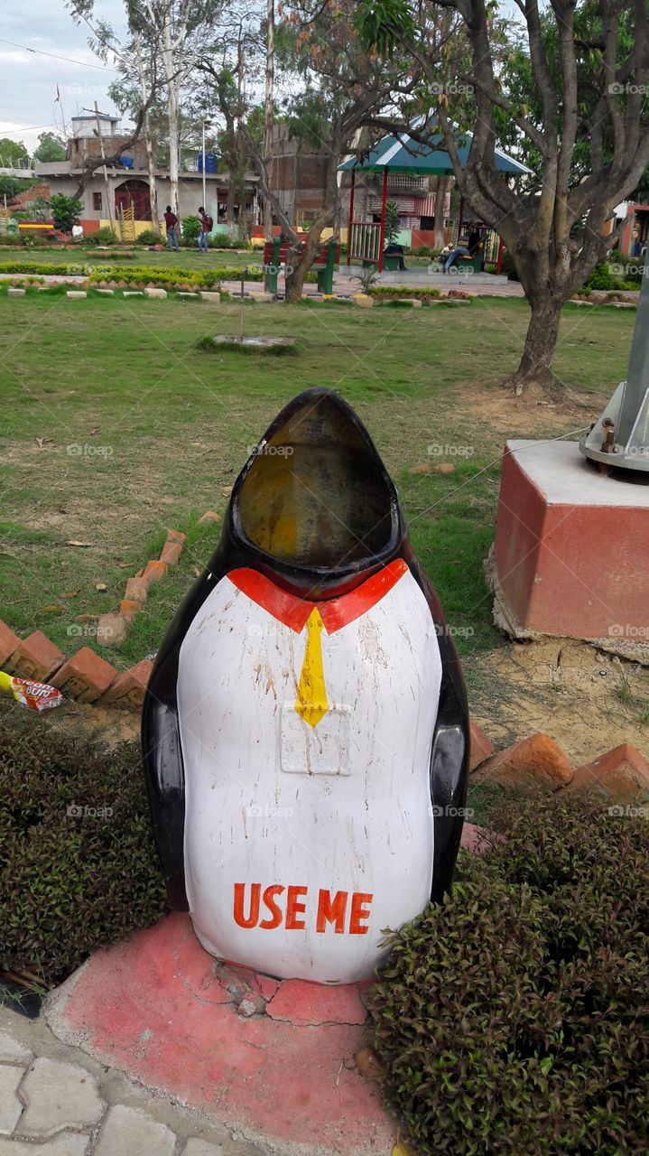Dustbin 
dustbin in park.