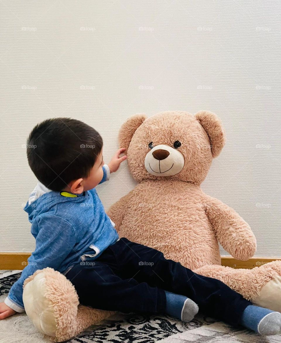 A kid with his teddy bear 