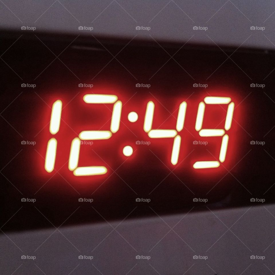 Digital clock