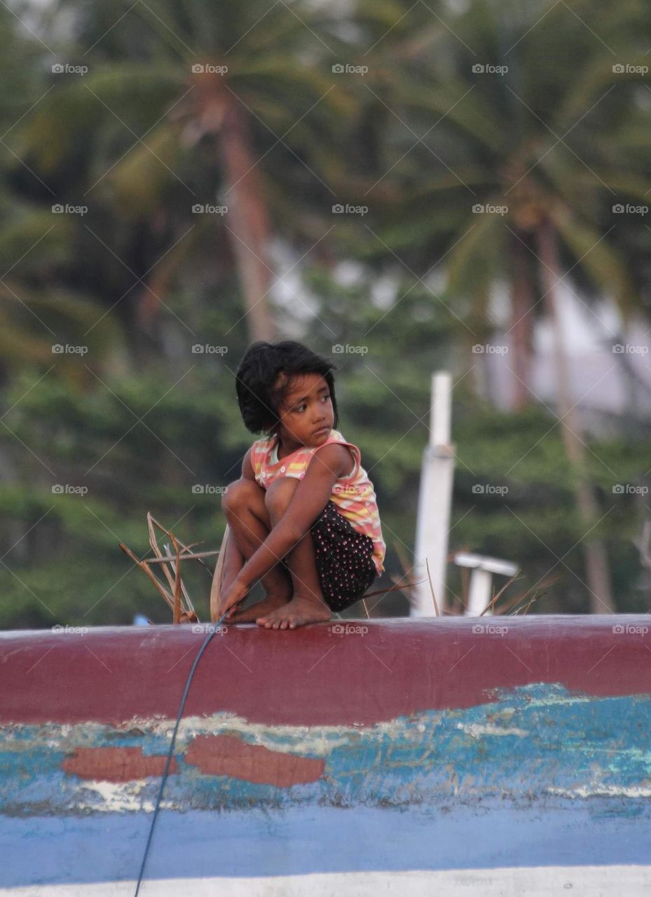 As long times minutes i gave attention to the little age girl for her interest to the sea. She actively to enjoy herself for the sea. Or just sometimes spending moment to silent and sit at the parking boot of fisherman . (1)