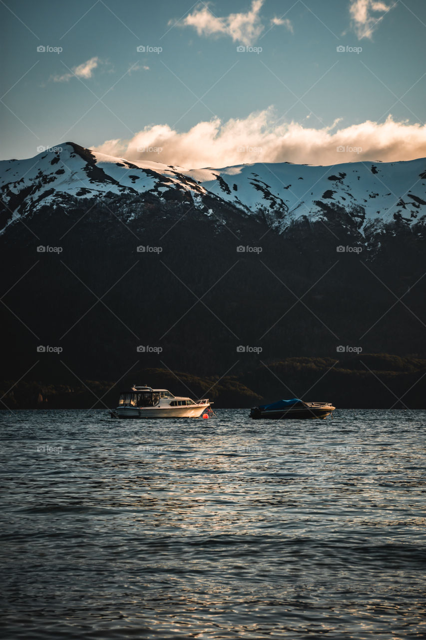 Villa la Angostura 
Un mágico atardecer 
Instagram @pamroblesspace