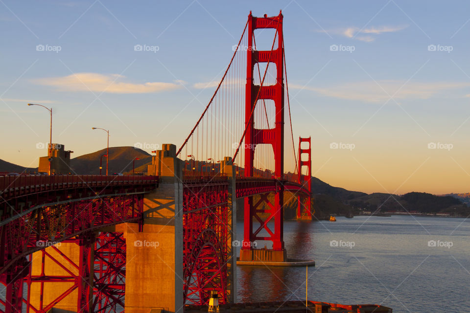SUNSET VIEW OF THE GOLDEN GATE BRIDGE SAN FRANCISCO CALIFORNIA USA