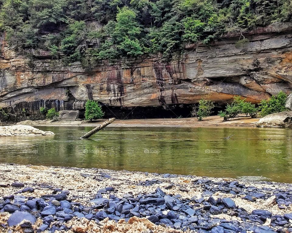 Cumberland Falls Park Kentucy. slow flowing river with coal stone beach.