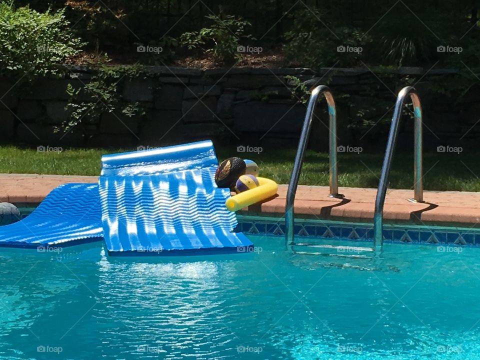 Pool rafts