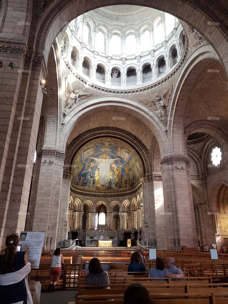 hora de agradecer en la Basílica del Sagrado Corazón de Montmartre