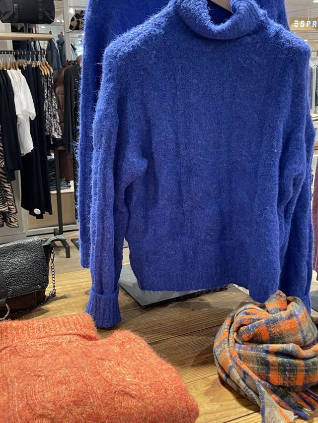 I'm looking forward to the cold so I can wear sweaters 