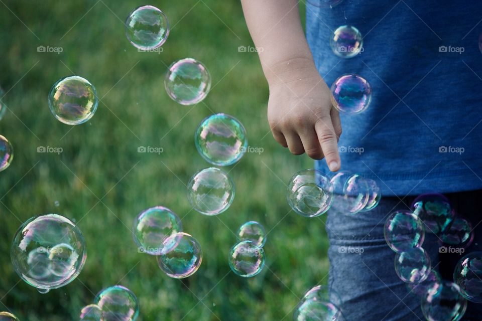 Popping bubbles in the backyard 