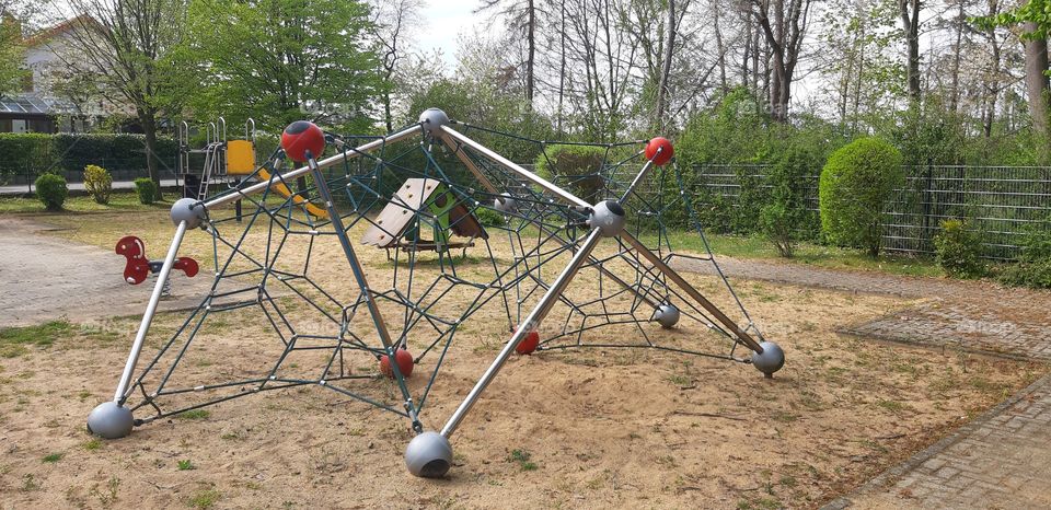 playground climbing maze