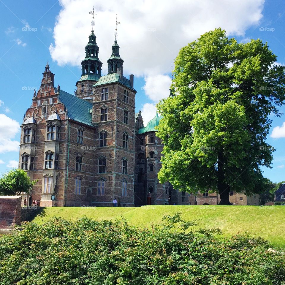 Rosenborg slot in Copenhagen . A beautiful old castle in Kongens Have, Copenhagen, Denmark. 