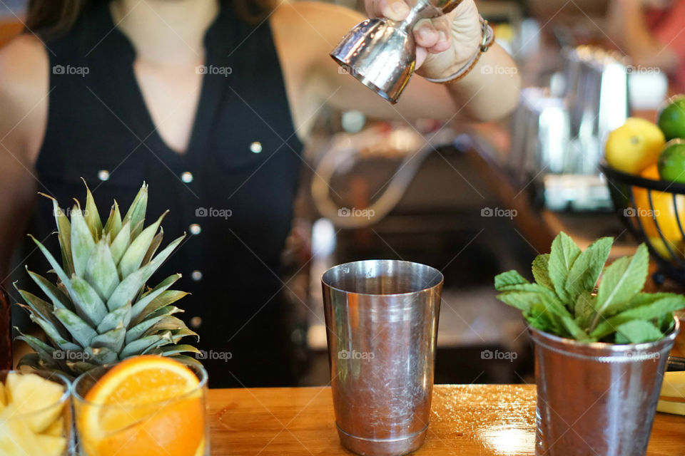 Mixing drinks 