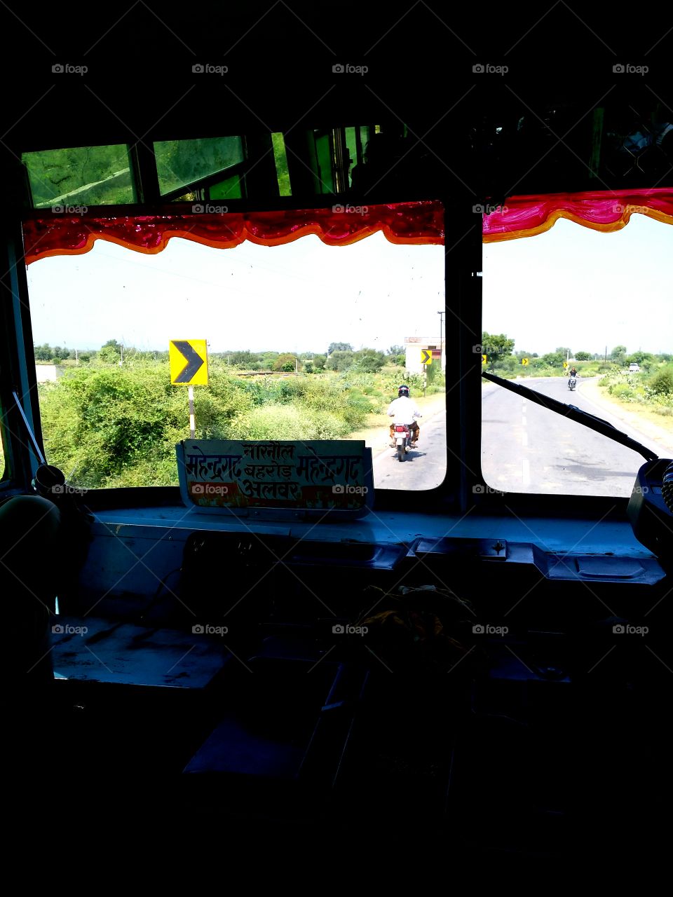 roadside indicator in yellow